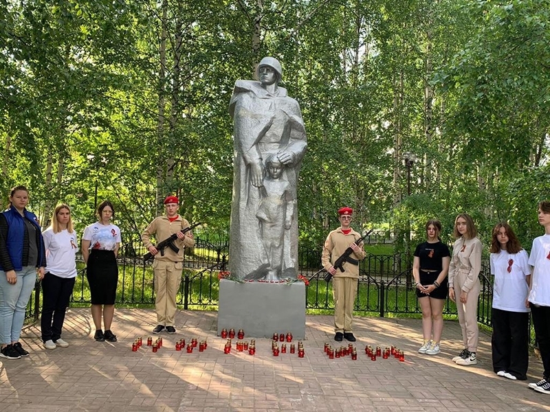 В Мегионе и Высоком зажгли свечи в память о трагических событиях 1941 года.