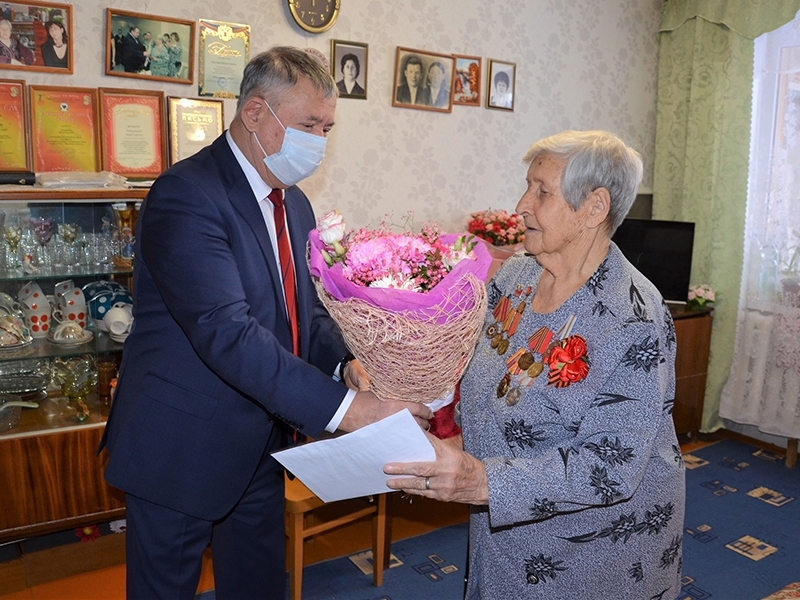 90-летний юбилей отмечает труженица тыла, жительница Мегиона Мария Егоровна Питунина.