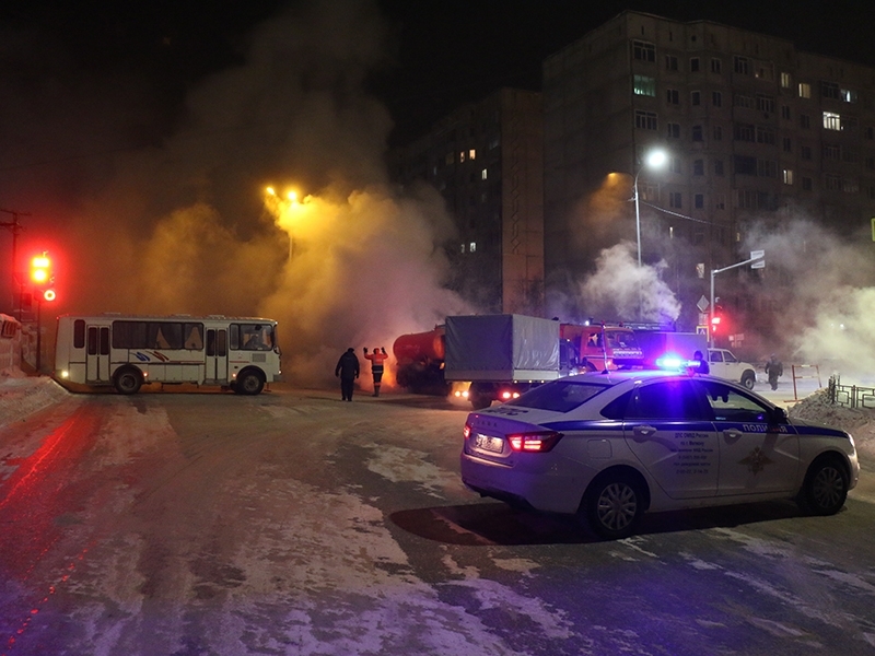 В городе устраняются последствия порыва на теплотрассе.