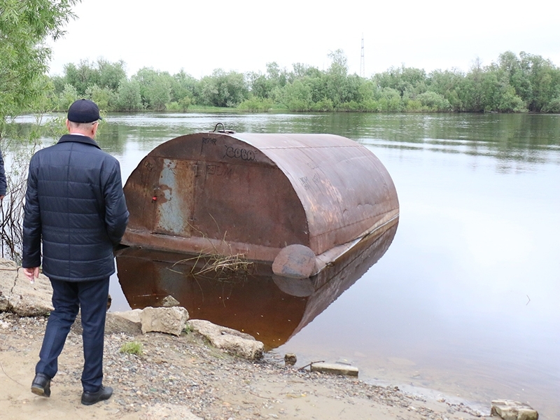 И снова о лодочных гаражах на Меге.