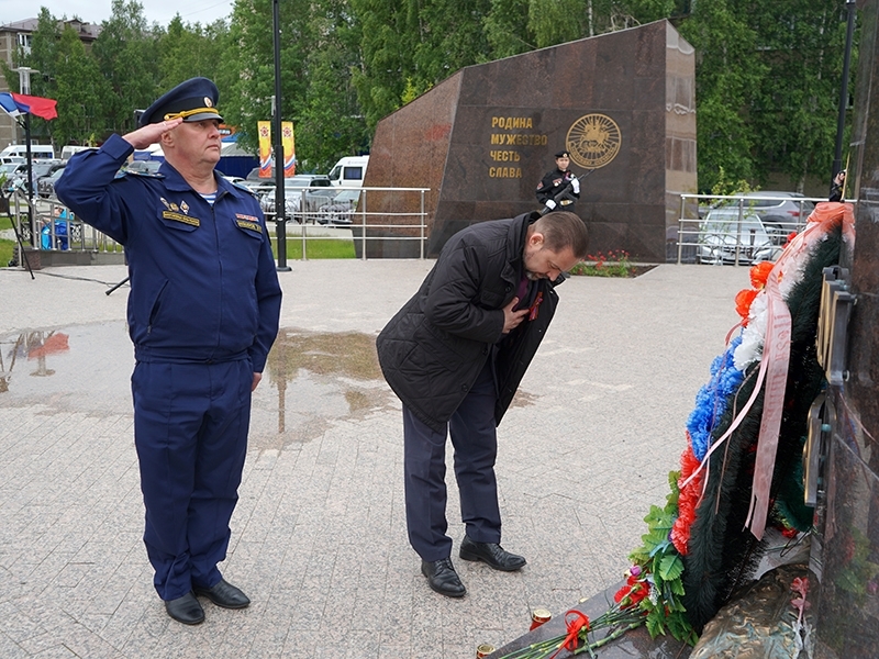 Светом благодарной памяти, светом любви нашей, светом скорби нашей пусть озарятся имена павших….