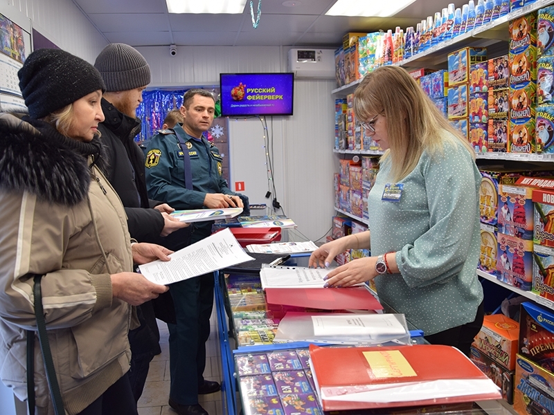 В стационарных павильонах - пиротехника сертифицированная.