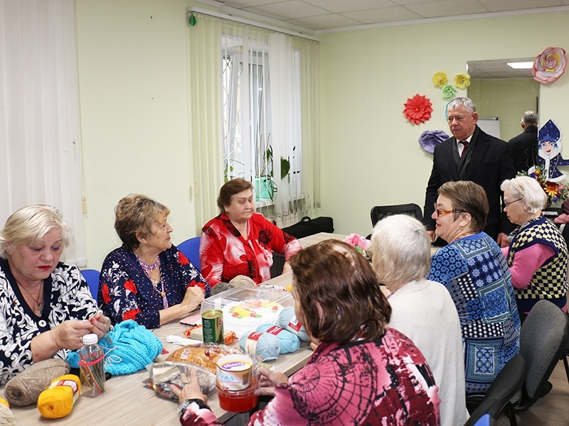 #ВстречиПоСредам: глава города Олег Дейнека посетил ресурсный центр поддержки инициатив гражданского общества города Мегиона.