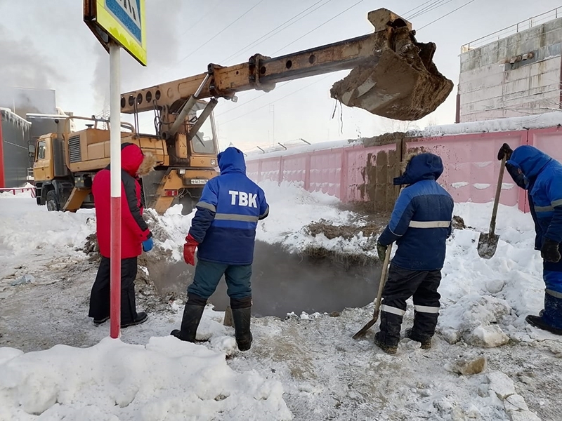 Водоснабжение восстановлено. Работы на поврежденном участке продолжаются..