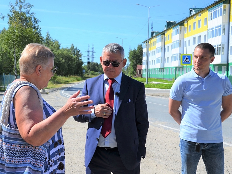 #ПешкомПоГороду. Олег Дейнека посетил СУ-920 и встретился с жителями дома№4 по улице Советской.