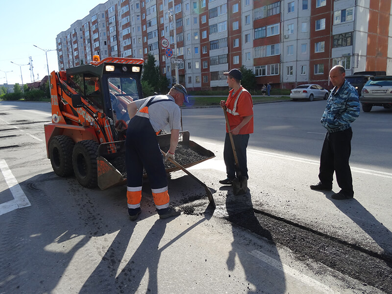 В Мегионе ведется работа по подготовке к ямочному ремонту автомобильных дорог.