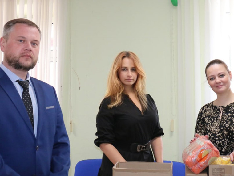Сбор гуманитарной помощи жителям Донбасса продолжается. Сбор гуманитарной помощи жителям Донбасса продолжается.