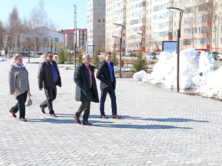 «Пешком по городу или решаем вместе» - вдоль набережной Меги. «Пешком по городу или решаем вместе» - вдоль набережной Меги.