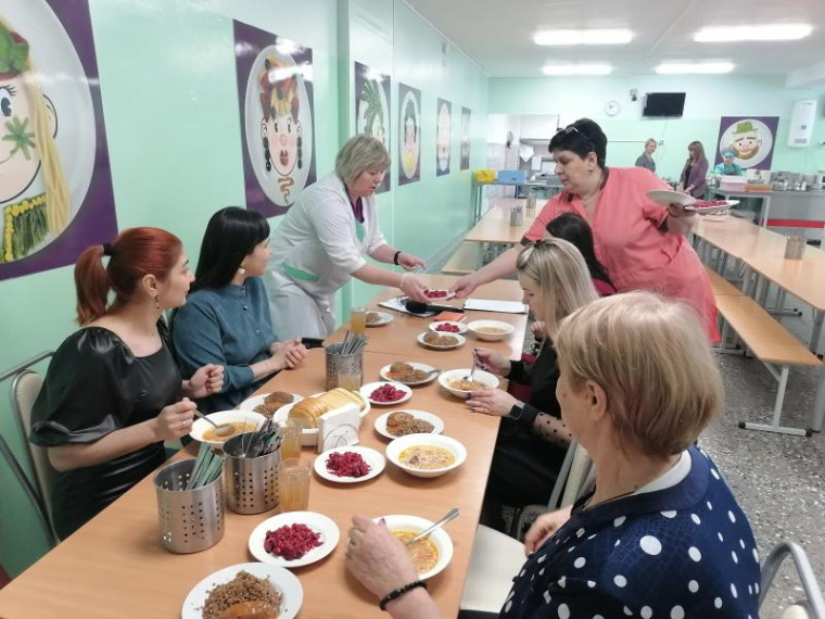 Питание школьников на контроле. Питание школьников на контроле.