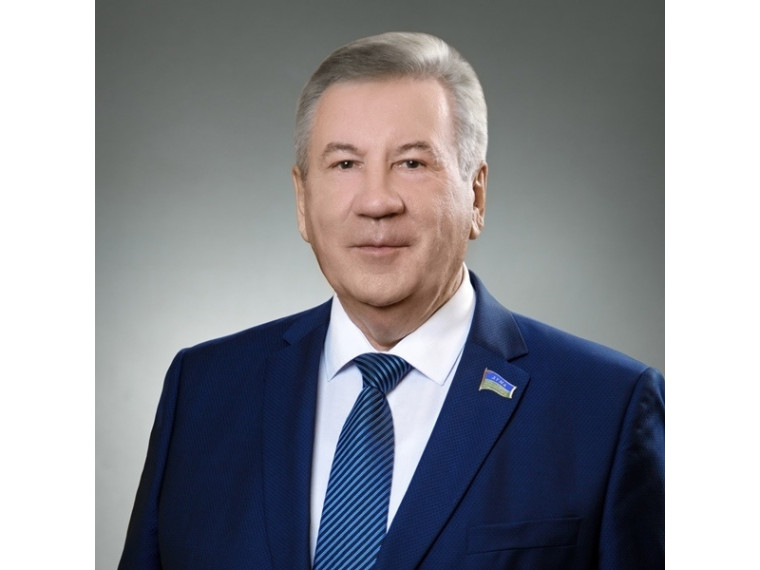 Уважаемые защитники Отечества! От имени депутатов Думы Ханты-Мансийского автономного округа – Югры и от себя лично поздравляю вас с праздником!. Уважаемые защитники Отечества! От имени депутатов Думы Ханты-Мансийского автономного округа – Югры и от себя лично поздравляю вас с праздником!.