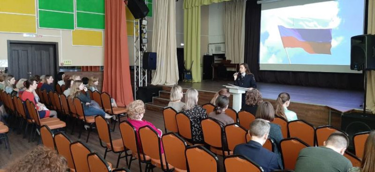 Полицейские продолжают проводить комплекс мероприятий по профилактике мошенничества. Полицейские продолжают проводить комплекс мероприятий по профилактике мошенничества.