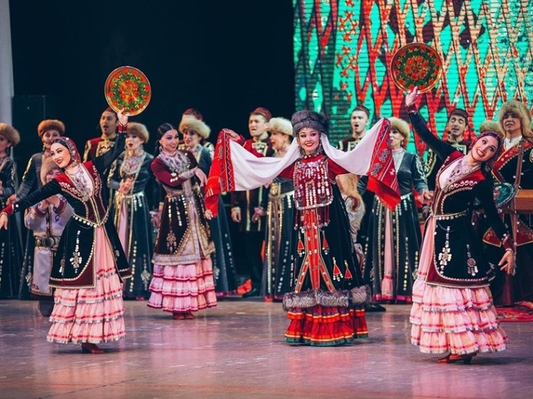 Уфимский ансамбль песни и танца «Мирас» отправляется на гастроли. Уфимский ансамбль песни и танца «Мирас» отправляется на гастроли.