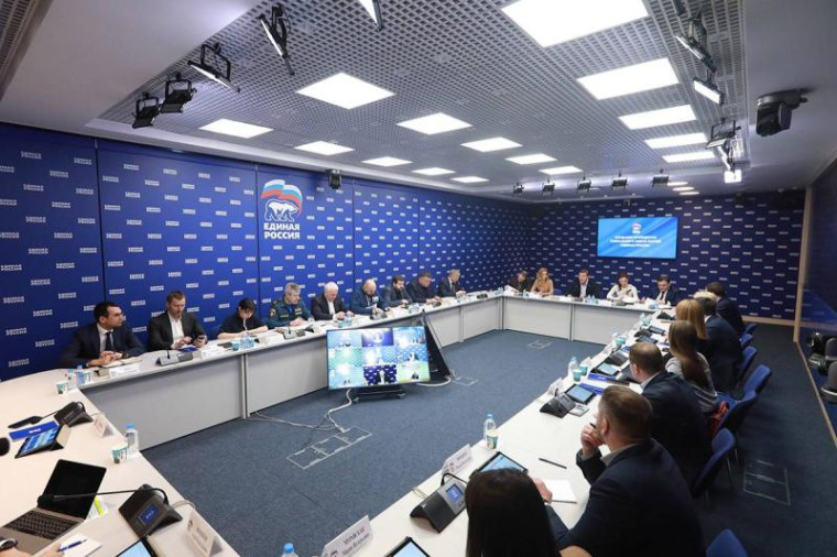 «Единая Россия» открыла штаб по гуманитарному сотрудничеству для помощи жителям Донбасса. «Единая Россия» открыла штаб по гуманитарному сотрудничеству для помощи жителям Донбасса.