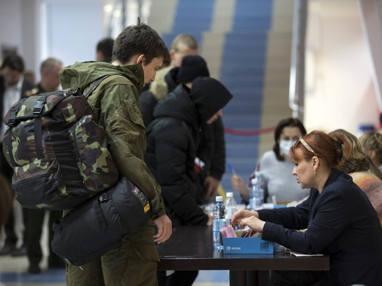В Югре продолжает работу горячая линия по вопросам контрактной службы в Вооруженных Силах Российской Федерации. В Югре продолжает работу горячая линия по вопросам контрактной службы в Вооруженных Силах Российской Федерации.