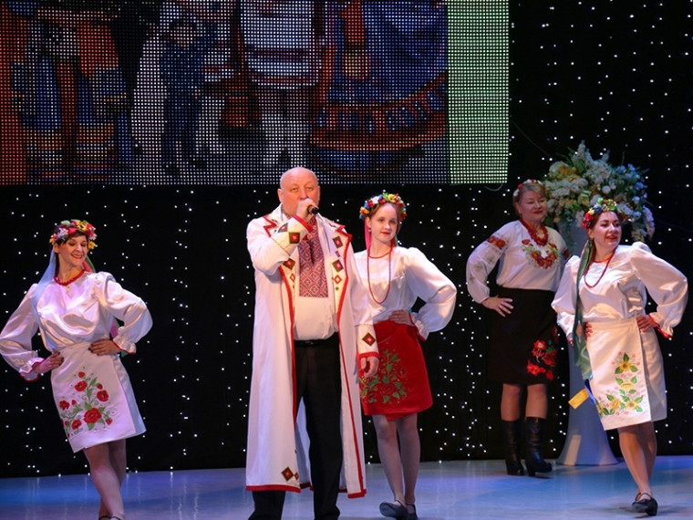 Родина у нас одна! Гала-концертом завершился в Мегионе межнациональный фестиваль «Мега нация». Родина у нас одна! Гала-концертом завершился в Мегионе межнациональный фестиваль «Мега нация».