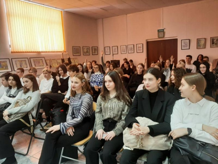 Партийцы рассказали мегионским школьникам о выборах. Партийцы рассказали мегионским школьникам о выборах.