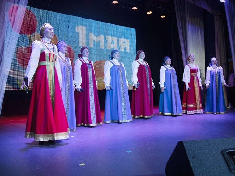 Звени, играй, веселый май!. Звени, играй, веселый май!.