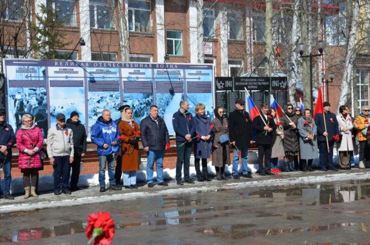 Мегионские партийцы почтили память воинов. Мегионские партийцы почтили память воинов.