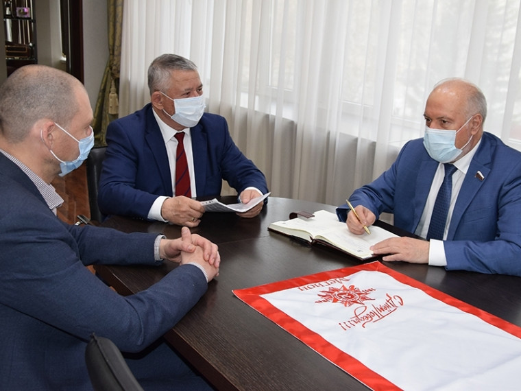 Состоялась рабочая встреча Олега Дейнека с депутатом Госдумы Вадимом Шуваловым. Состоялась рабочая встреча Олега Дейнека с депутатом Госдумы Вадимом Шуваловым.