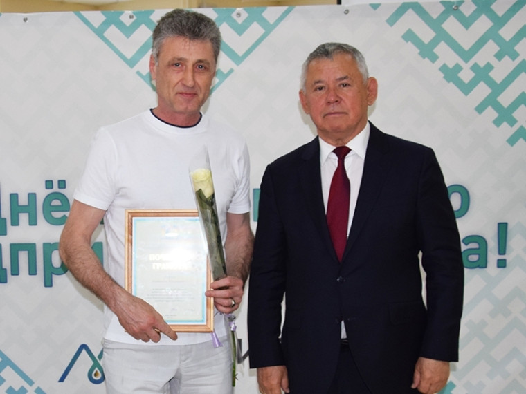 Олег Дейнека поздравил мегионских предпринимателей с праздником. Олег Дейнека поздравил мегионских предпринимателей с праздником.