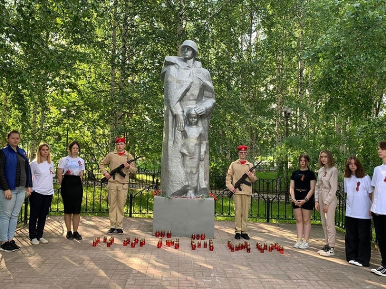 В Мегионе и Высоком зажгли свечи в память о трагических событиях 1941 года. В Мегионе и Высоком зажгли свечи в память о трагических событиях 1941 года.