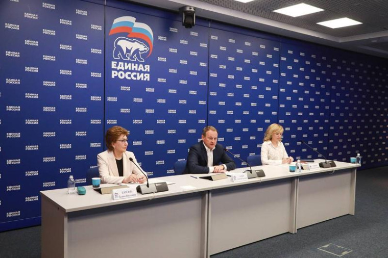 «Единая Россия» запускает в регионах конкурс лучших практик работы со старшим поколением «Долголетие для всех». «Единая Россия» запускает в регионах конкурс лучших практик работы со старшим поколением «Долголетие для всех».