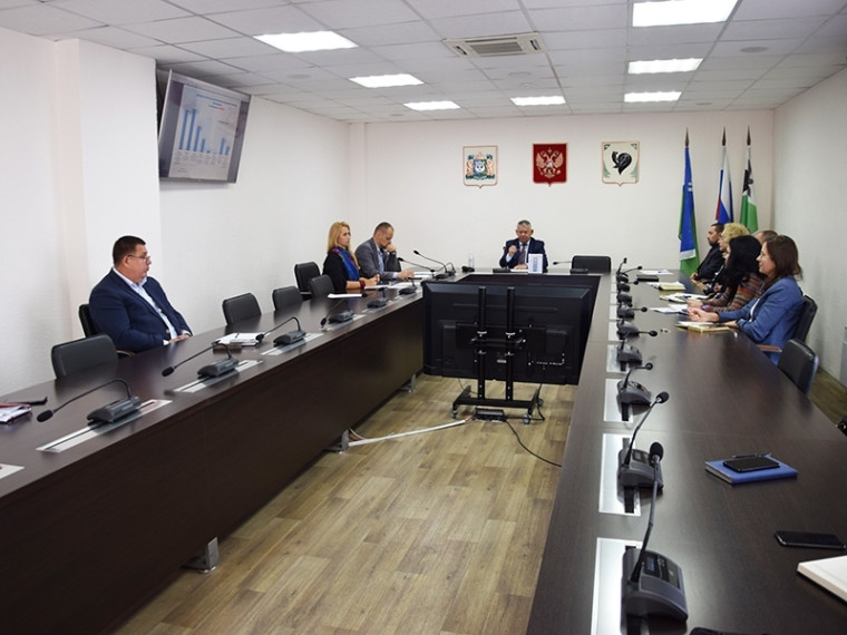 Акцент - на подготовке к зиме и новому учебному году. Акцент - на подготовке к зиме и новому учебному году.