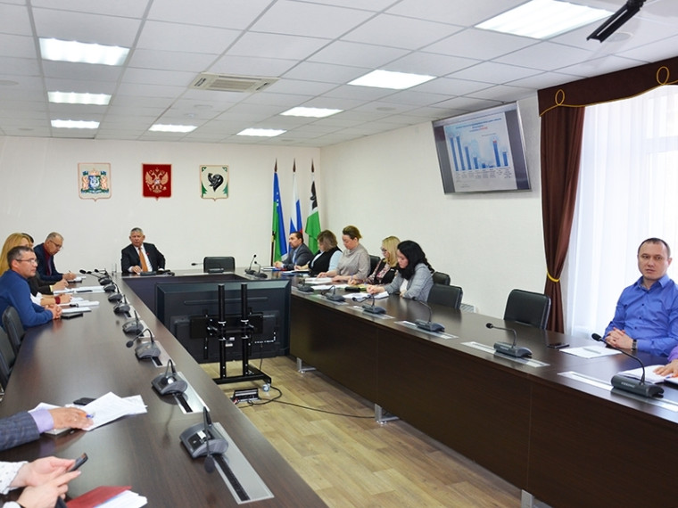 На аппаратном совещании. На аппаратном совещании.