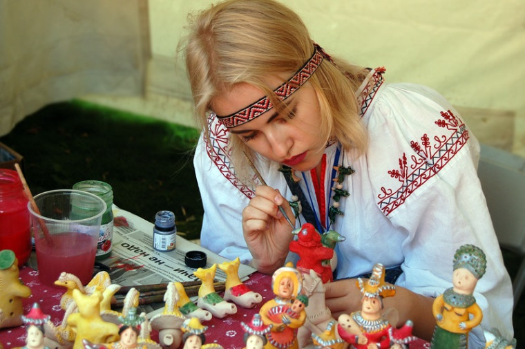Всероссийский конкурс, направленный на повышение компетенций граждан, занятых в сфере арктических промыслов и туристических сувениров. Всероссийский конкурс, направленный на повышение компетенций граждан, занятых в сфере арктических промыслов и туристических сувениров.