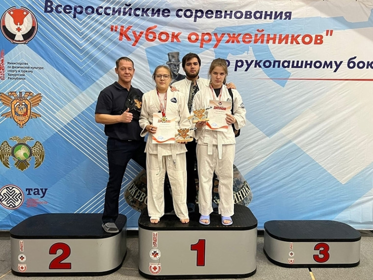 С 18 по 20 ноября в Ижевске прошли Всероссийские соревнования «Кубок оружейников» по рукопашному бою среди юношей и девушек 12-17 лет. С 18 по 20 ноября в Ижевске прошли Всероссийские соревнования «Кубок оружейников» по рукопашному бою среди юношей и девушек 12-17 лет.