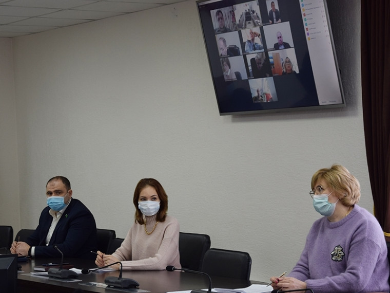 О социальном такси, компенсации части родительской платы за детский сад: эти и другие вопросы были рассмотрены на заседании депутатской комиссии. О социальном такси, компенсации части родительской платы за детский сад: эти и другие вопросы были рассмотрены на заседании депутатской комиссии.