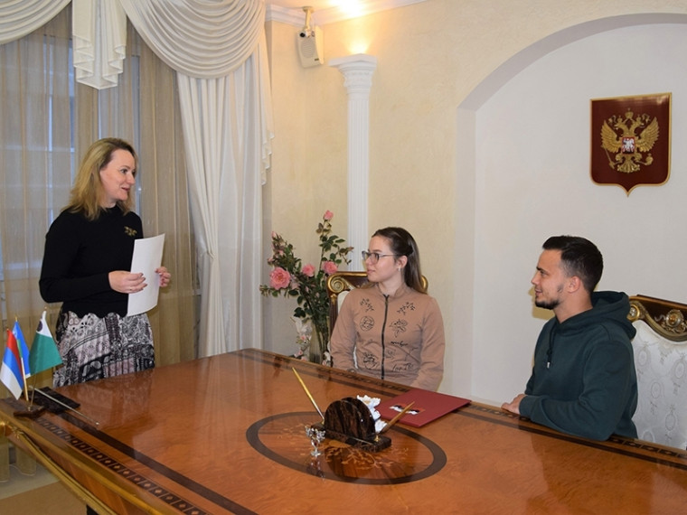 Сначала в ЗАГС, потом в армию. Сначала в ЗАГС, потом в армию.