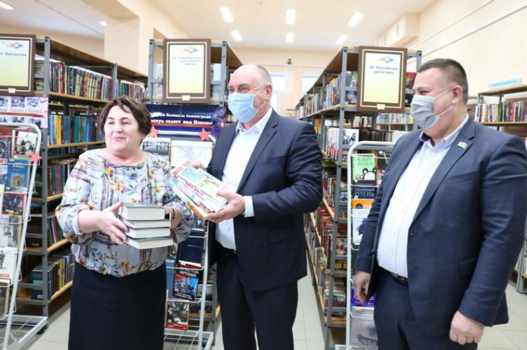 Депутаты Думы Мегиона приняли участие в акции «Дарите книги с любовью». Депутаты Думы Мегиона приняли участие в акции «Дарите книги с любовью».