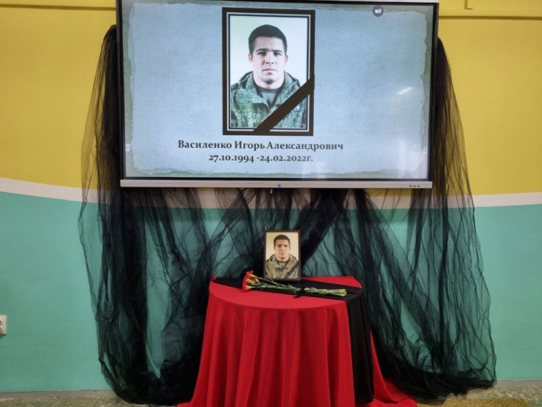 Югорчане хотят, чтобы их земляку, погибшему на Украине, присвоили звание Героя России. Югорчане хотят, чтобы их земляку, погибшему на Украине, присвоили звание Героя России.