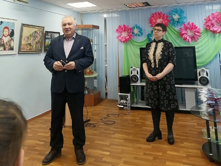 При поддержке местного отделения партии в Мегионе открылась выставка «Весенняя палитра». При поддержке местного отделения партии в Мегионе открылась выставка «Весенняя палитра».