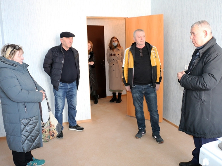 Олег Дейнека поздравил мегионцев с новосельем. Олег Дейнека поздравил мегионцев с новосельем.