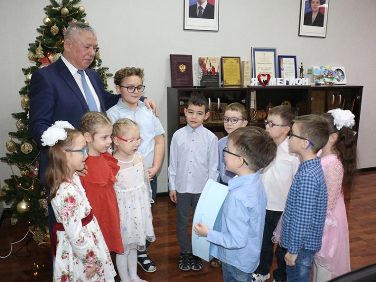 О мечтах и новогодних подарках с главой города Олегом Дейнека. О мечтах и новогодних подарках с главой города Олегом Дейнека.