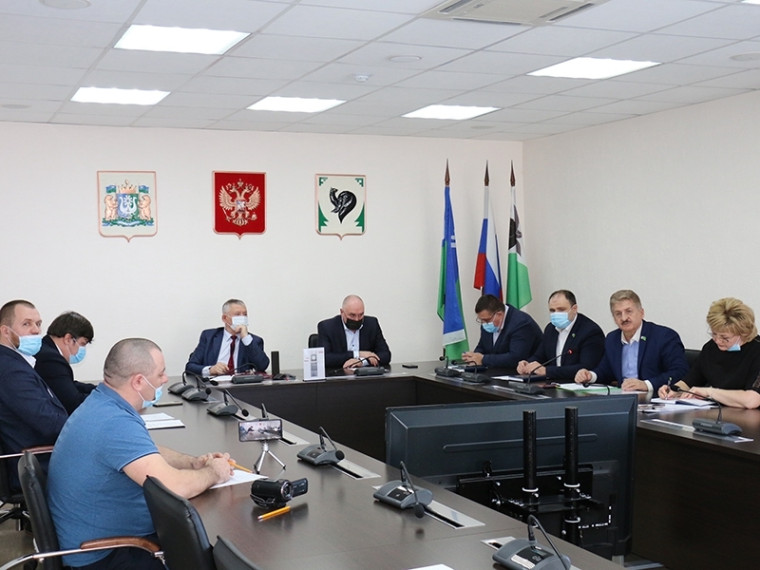 О строительстве домов, спортивных объектов, капремонте на заседании депутатской комиссии. О строительстве домов, спортивных объектов, капремонте на заседании депутатской комиссии.