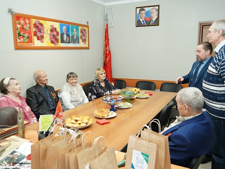 «Здоровья, дорогие ветераны!». «Здоровья, дорогие ветераны!».