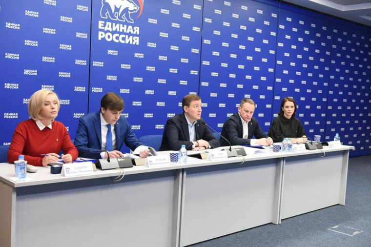 Единая Россия»: В 2023 году по программе капремонта сдадут более 1,5 тысяч школ. Единая Россия»: В 2023 году по программе капремонта сдадут более 1,5 тысяч школ.