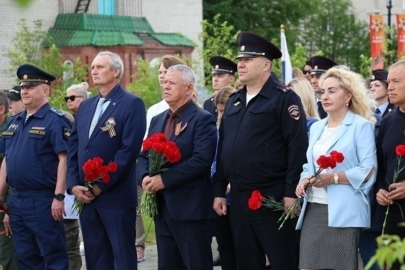 Мегионцы почтили минутой молчания память погибших в Великой Отечественной войне.