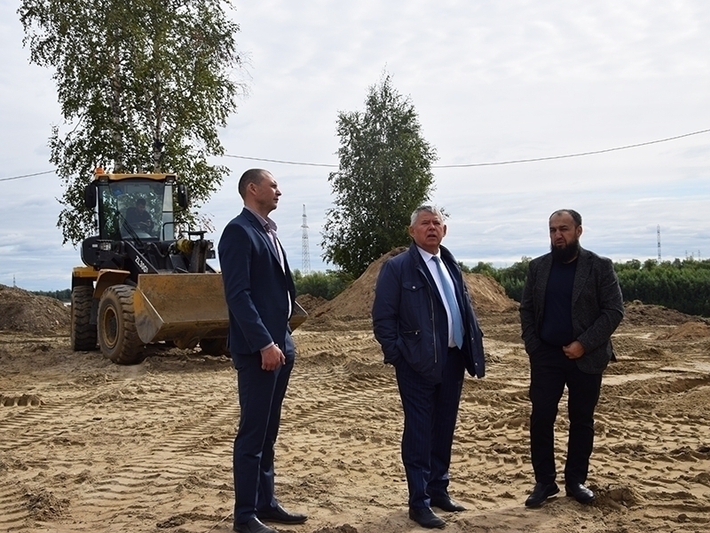 #ПешкомПоГороду: объект для содержания животных, двор дома на Чехова,1 и Мега.Парк.