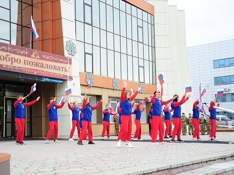 Своих не бросаем.